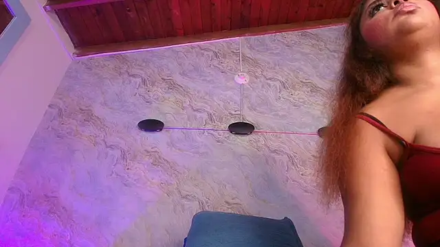 jones maddy  online show from November 2025 11:54:01 AM