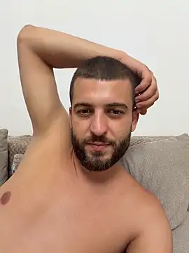 ElChapoGuzman95 online show from June 2026 06:18:02 PM