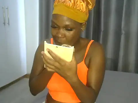 Snapshot of East_queen chatting on February 2025 07:15:02 AM East queen online show from February 2025 07:15:02 AM