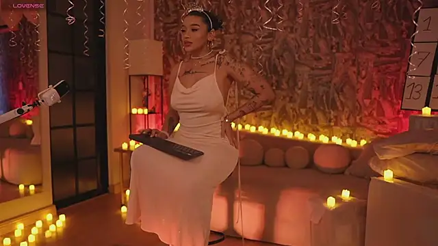 HannahW  online show from October 2025 10:08:02 PM