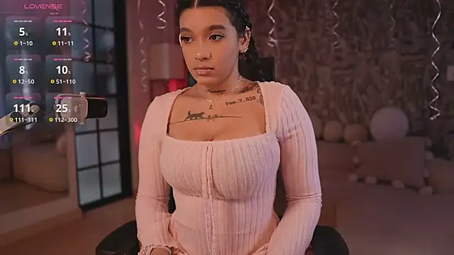 HannahW  online show from October 2025 09:15:02 PM