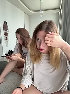 Snapshot of Nura_n_Sarah chatting on October 2025 03:27:01 AM Nura n Sarah online show from October 2025 03:27:01 AM