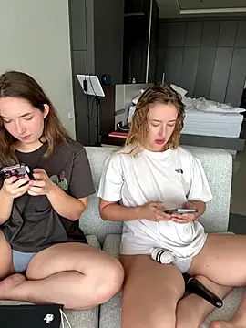 Snapshot of Nura_n_Sarah chatting on October 2025 03:29:02 AM Nura n Sarah online show from October 2025 03:29:02 AM