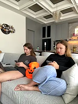 Snapshot of Nura_n_Sarah chatting on October 2025 02:35:01 AM Nura n Sarah online show from October 2025 02:35:01 AM