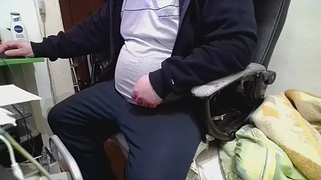 Snapshot of tipko123 chatting on October 2025 06:17:02 PM tipko123 online show from October 2025 06:17:02 PM