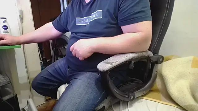 Snapshot of tipko123 chatting on November 2025 02:38:01 PM tipko123 online show from November 2025 02:38:01 PM