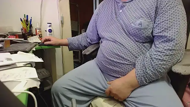 Snapshot of tipko123 chatting on November 2025 11:18:02 AM tipko123 online show from November 2025 11:18:02 AM