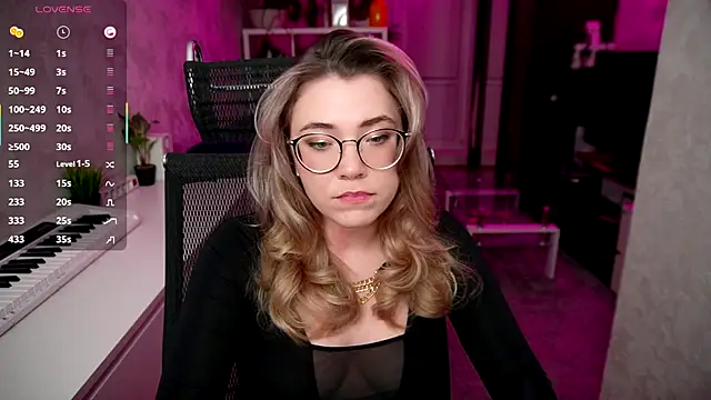 RemyCute online show from September 2025 07:30:02 PM