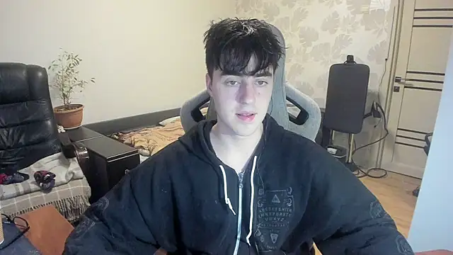 Snapshot of Knuckles17 chatting on December 2025 01:33:02 AM Knuckles17 online show from December 2025 01:33:02 AM