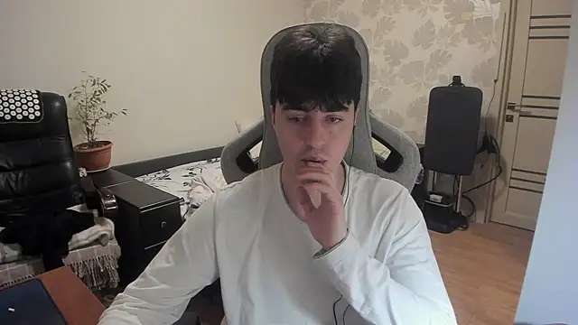 Snapshot of Knuckles17 chatting on December 2025 06:08:02 AM Knuckles17 online show from December 2025 06:08:02 AM