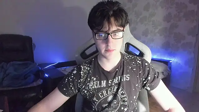 Snapshot of Knuckles17 chatting on May 2026 12:08:01 AM Knuckles17 online show from May 2026 12:08:01 AM