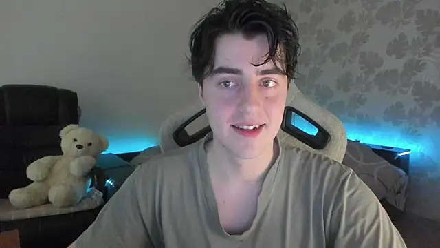 Snapshot of Knuckles17 chatting on June 2026 03:49:01 AM Knuckles17 online show from June 2026 03:49:01 AM