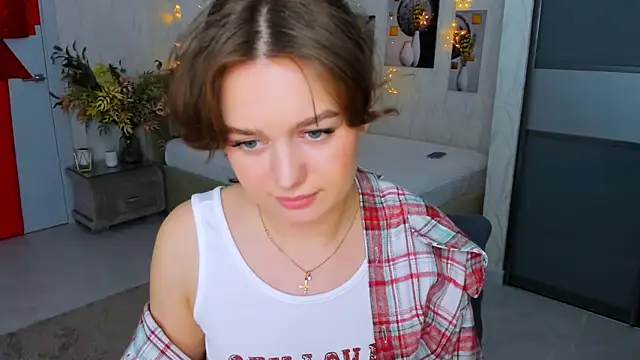 MiracleCurly online show from March 2025 10:11:01 AM