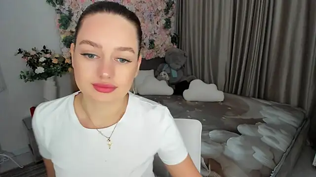 MiracleCurly online show from October 2025 07:03:02 PM