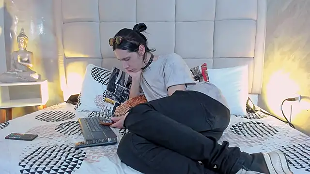 Hecatee 77 online show from December 2025 06:48:02 PM