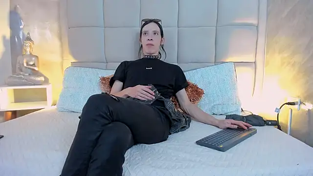 Hecatee 77 online show from December 2025 06:15:01 PM