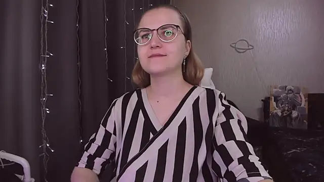 MissBrightShine online show from November 2025 11:58:01 AM