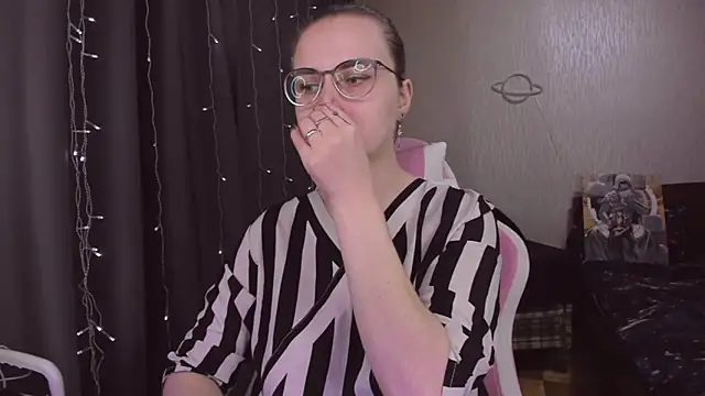 MissBrightShine online show from December 2025 11:19:01 AM