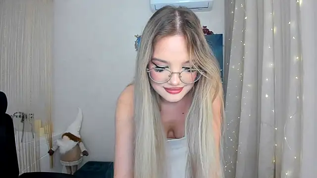 Snapshot of FloweryLove_1 chatting on January 2025 03:03:01 PM FloweryLove 1 online show from January 2025 03:03:01 PM