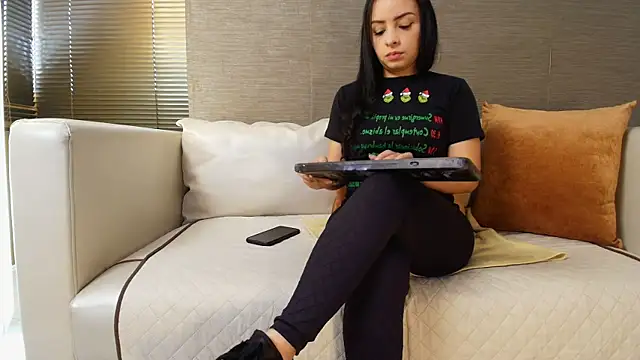 Snapshot of Sophie_LittleS chatting on December 2024 12:50:02 PM Sophie LittleS online show from December 2024 12:50:02 PM