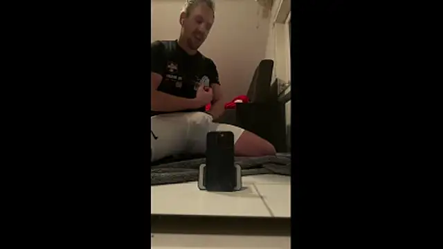 Snapshot of LeviXtreme chatting on November 2025 10:32:02 PM LeviXtreme online show from November 2025 10:32:02 PM