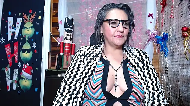 Snapshot of merlyna_goldens chatting on December 2024 09:20:02 AM merlyna goldens online show from December 2024 09:20:02 AM