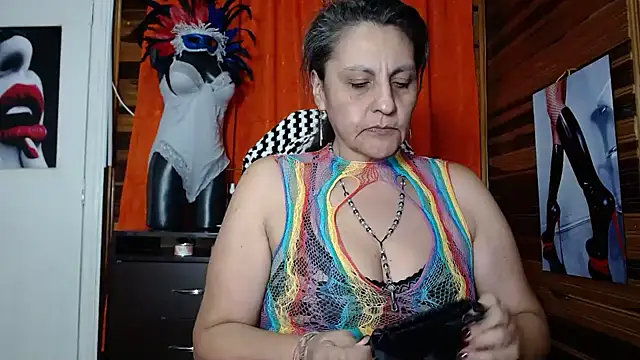 Snapshot of merlyna_goldens chatting on January 2025 03:06:02 AM merlyna goldens online show from January 2025 03:06:02 AM