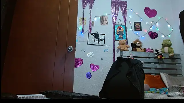 Snapshot of Saray_extrovert_ chatting on December 2024 05:04:01 AM Saray extrovert online show from December 2024 05:04:01 AM