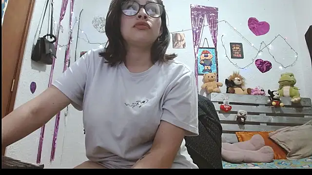 Snapshot of Saray_extrovert_ chatting on December 2024 06:15:01 AM Saray extrovert online show from December 2024 06:15:01 AM