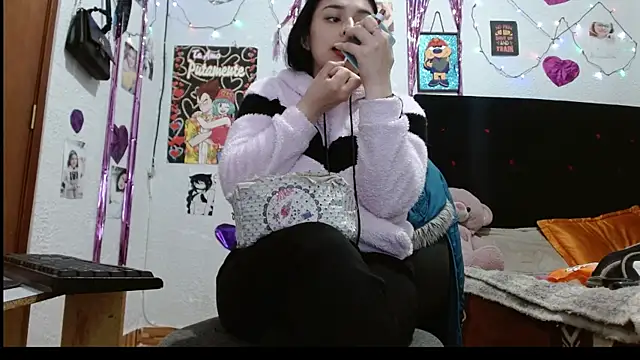 Snapshot of Saray_extrovert_ chatting on January 2025 04:28:01 AM Saray extrovert online show from January 2025 04:28:01 AM