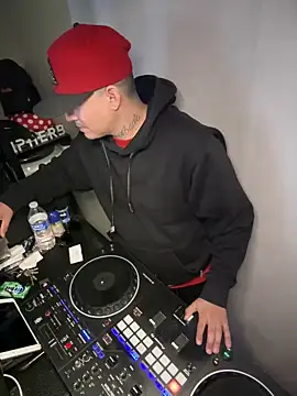 Snapshot of PeterGrandee chatting on December 2024 10:07:02 PM PeterGrandee online show from December 2024 10:07:02 PM