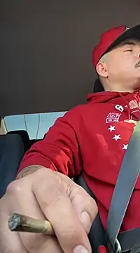 Snapshot of PeterGrandee chatting on February 2025 08:20:02 PM PeterGrandee online show from February 2025 08:20:02 PM