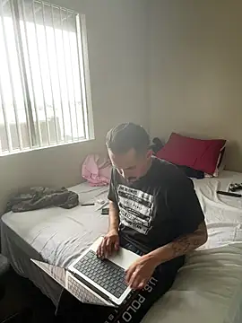 Snapshot of PeterGrandee chatting on October 2025 08:52:01 PM PeterGrandee online show from October 2025 08:52:01 PM