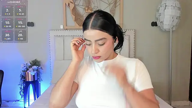 Paula Desousa online show from June 2026 07:49:01 PM