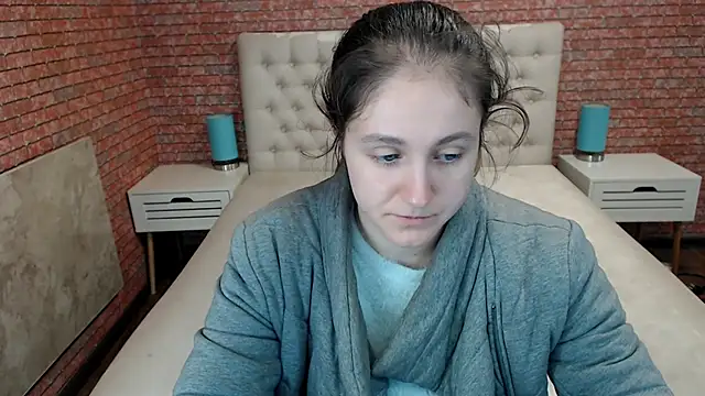 Holliy Cooper online show from October 2025 07:30:01 AM