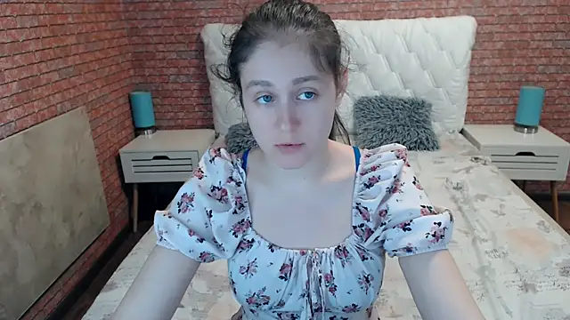 Snapshot of Holliy_Cooper chatting on July 2026 08:06:01 AM Holliy Cooper online show from July 2026 08:06:01 AM