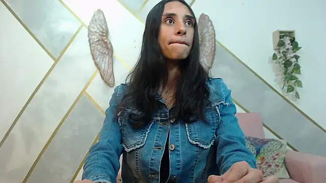 Snapshot of RoxanaCyrano_ chatting on October 2025 07:47:01 PM RoxanaCyrano online show from October 2025 07:47:01 PM