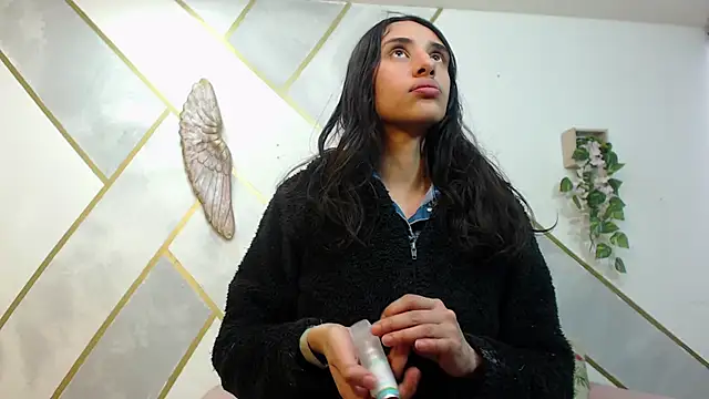 Snapshot of RoxanaCyrano_ chatting on November 2025 07:25:01 PM RoxanaCyrano online show from November 2025 07:25:01 PM