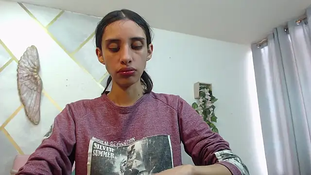 Snapshot of RoxanaCyrano_ chatting on November 2025 07:48:02 PM RoxanaCyrano online show from November 2025 07:48:02 PM