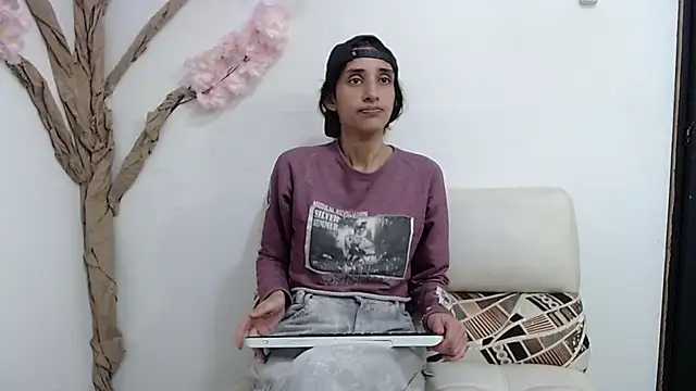 Snapshot of RoxanaCyrano_ chatting on December 2025 07:19:02 PM RoxanaCyrano online show from December 2025 07:19:02 PM