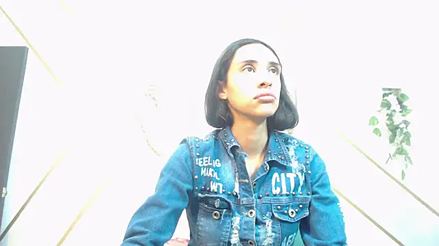 Snapshot of RoxanaCyrano_ chatting on December 2025 08:04:01 PM RoxanaCyrano online show from December 2025 08:04:01 PM