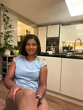 Snapshot of RoseMelanie chatting on December 2024 06:30:02 PM RoseMelanie online show from December 2024 06:30:02 PM