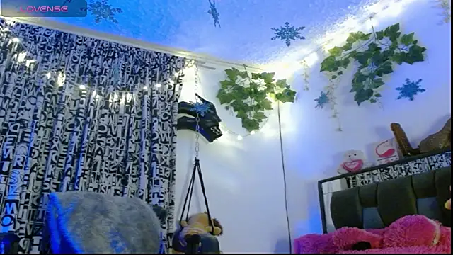 Snapshot of DULCE_ZOE chatting on January 2025 03:50:02 AM DULCE ZOE online show from January 2025 03:50:02 AM