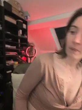 Snapshot of sophia_leurre chatting on April 2026 08:46:02 PM sophia leurre online show from April 2026 08:46:02 PM