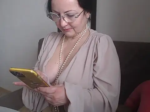 Alma44 online show from January 2026 08:31:02 AM