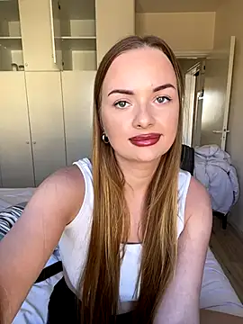 Snapshot of ElenaRebelle chatting on October 2025 07:26:02 AM ElenaRebelle online show from October 2025 07:26:02 AM