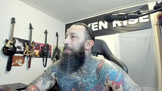 Snapshot of StevenRiseNYC chatting on September 2025 01:31:02 AM StevenRiseNYC online show from September 2025 01:31:02 AM