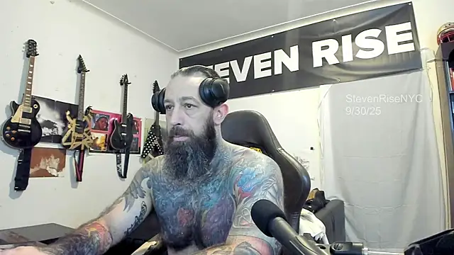 Snapshot of StevenRiseNYC chatting on September 2025 01:27:01 PM StevenRiseNYC online show from September 2025 01:27:01 PM