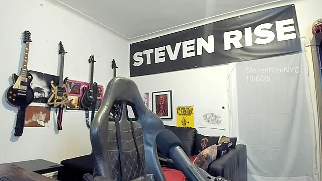 Snapshot of StevenRiseNYC chatting on October 2025 11:13:02 PM StevenRiseNYC online show from October 2025 11:13:02 PM