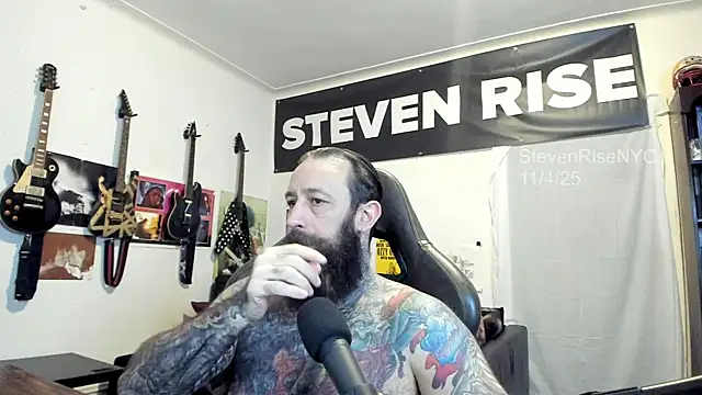Snapshot of StevenRiseNYC chatting on November 2025 01:38:02 AM StevenRiseNYC online show from November 2025 01:38:02 AM